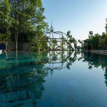 La Gourguille - Teritoria Bed & Breakfast 4*