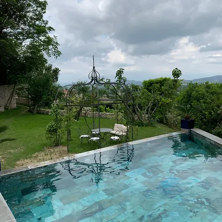La Gourguille - Teritoria Bed & Breakfast 4*